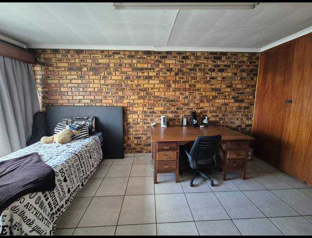 4 BEDROOM TOWNHOUSE FOR SALE IN VANDERBIJLPARK SE 1